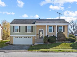 17805 Ridgewood Dr, Hazel Crest, IL 60429