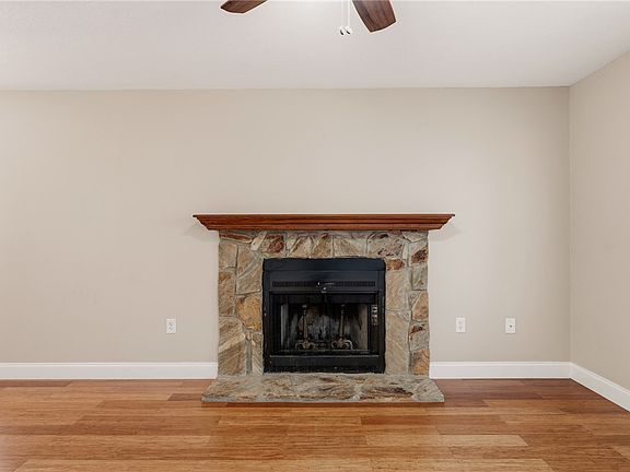 4th image of 1101 Northlake Dr