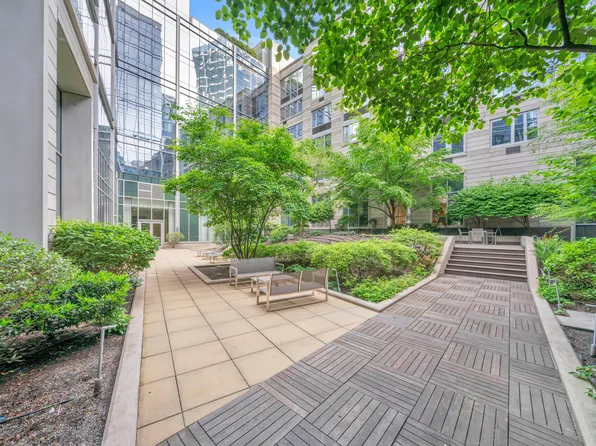 50 Riverside Boulevard image 27 of 28