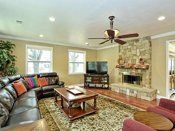 3rd image of 43 Autumn Oaks Dr