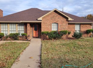 1410 Meadow Ct, Midlothian, TX 76065