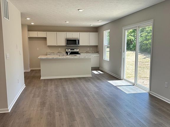 3rd image of 2441 Amelia Ct