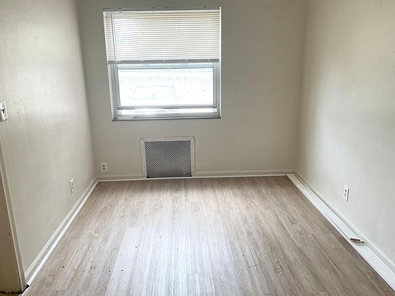 4th image of 1380 N Cove Blvd APT 1