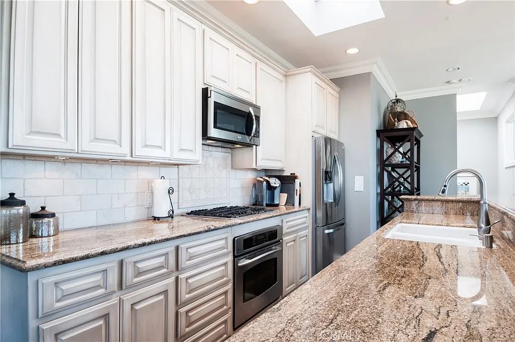 3 bed, 2000 sqft, $9,500 — Photo 4