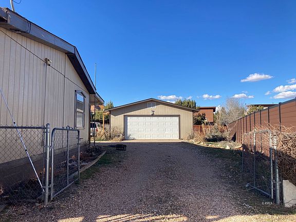 4th image of 748 W Rider Dr