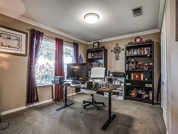 4th image of 519 W Creek Dr