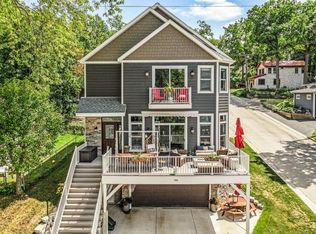 388 Park Ave, Pewaukee, WI 53072