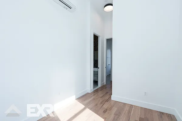 Rented by EXR | media 13