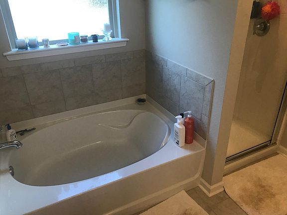 5th image of 1127 Foxtail Dr