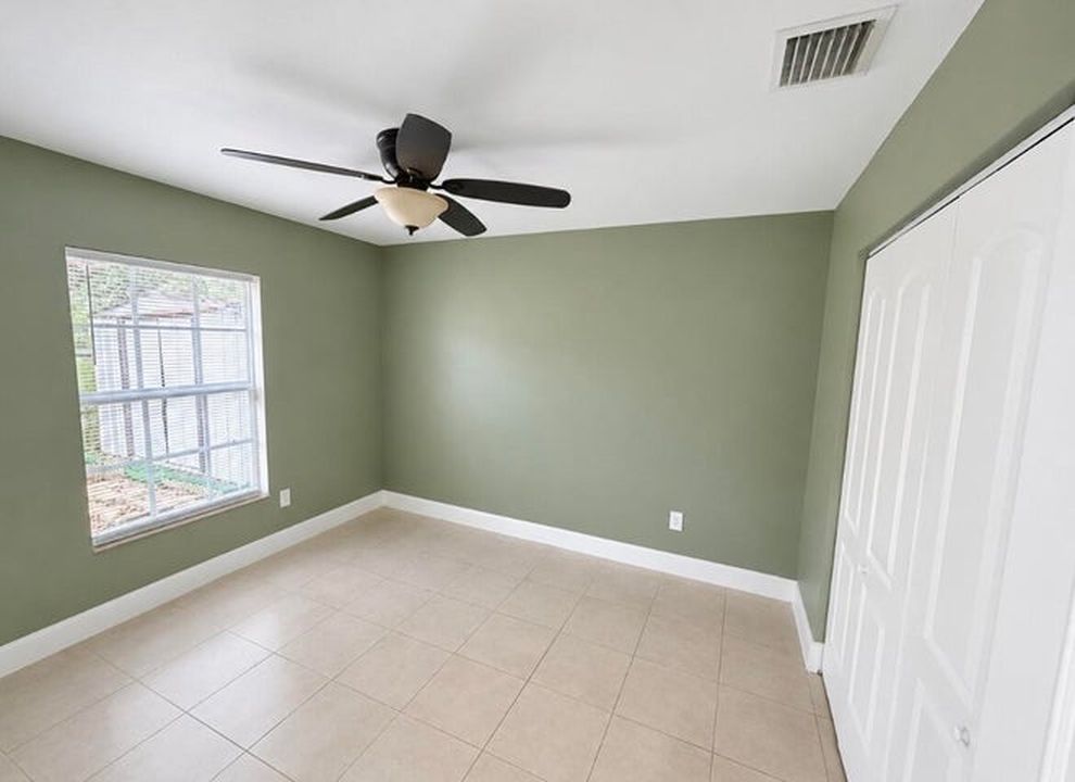 712 NE 3rd Ave, photo 8