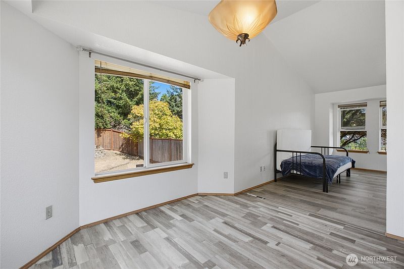 5th image of 1239 Juniper Dr SE