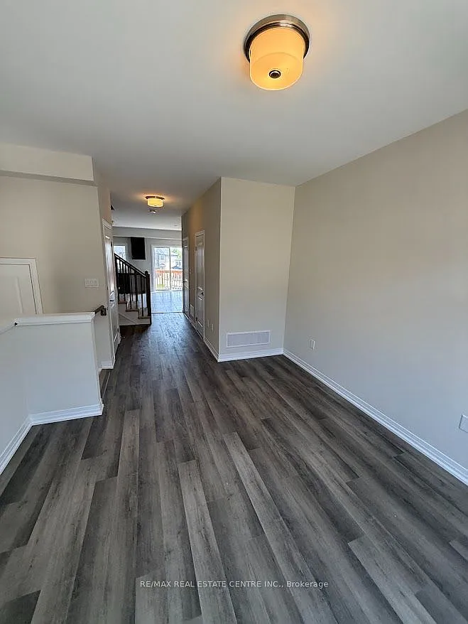 3 bed, $2,100 — Photo 3