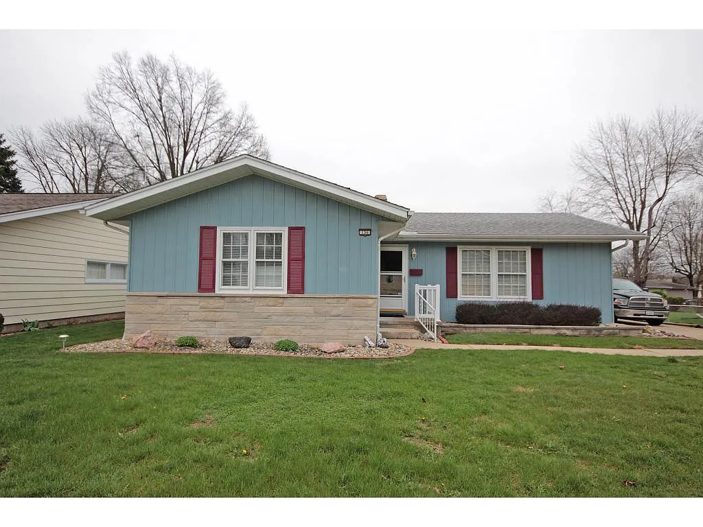 136 Wisconsin Dr photo 1