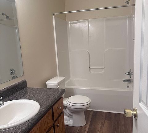 3rd image of 100 Oak Ave #11