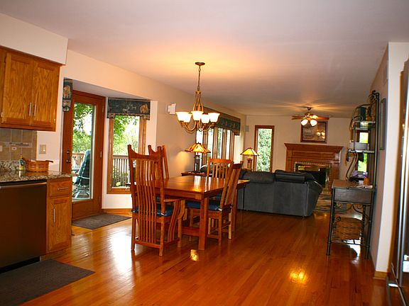 Eating area in kitchen