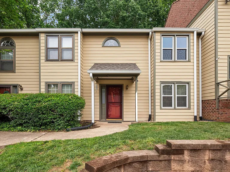 604 Broad Leaf Cir — Photo 2