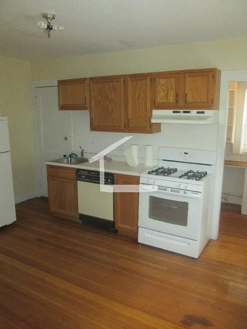 Building Photo - 111 Kenrick St #1