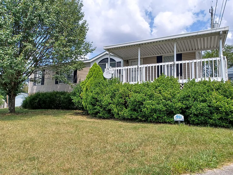 1222 Faye St — Photo 1