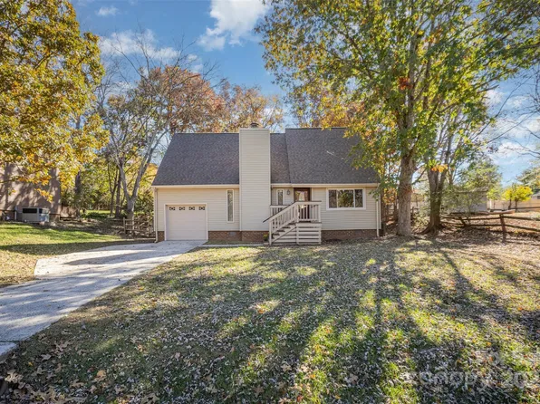 7921 Carmel Oaks Ct, Charlotte, NC 28226