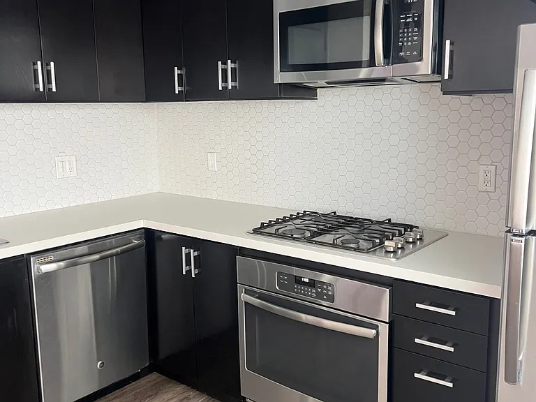 110-116 Elder Ave — Photo 6