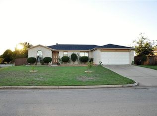 1528 Berry Dr, Cleburne, TX 76033