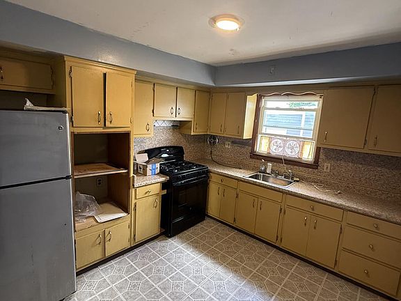 5th image of 68 Christopher St Floor 2