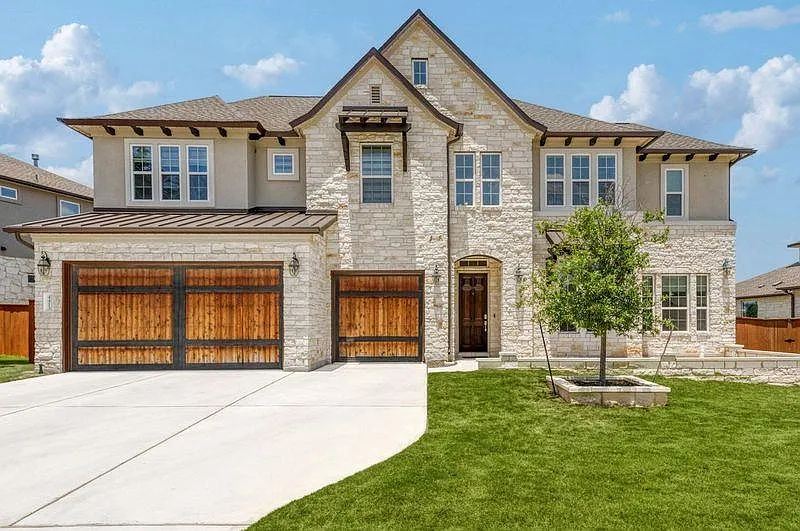 4413 Edgewater Dr