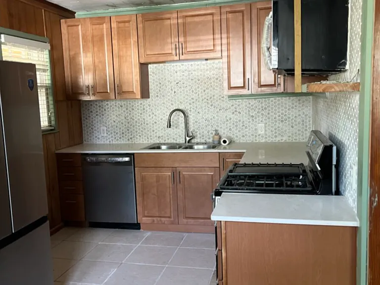 307 E La Rua St — Photo 3