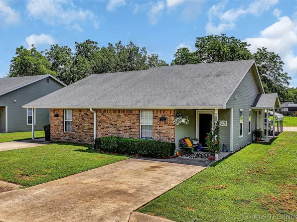 103 S McPherren Ave, Caddo, OK 74729