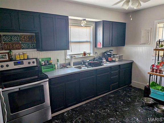 5th image of 812 Raymond St