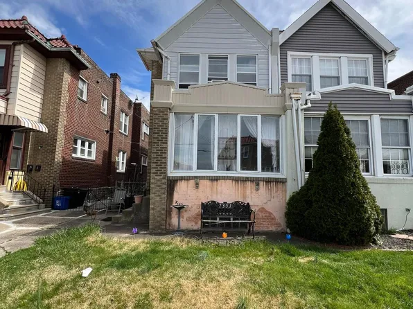 7351 Sackett St, Philadelphia, PA 19152