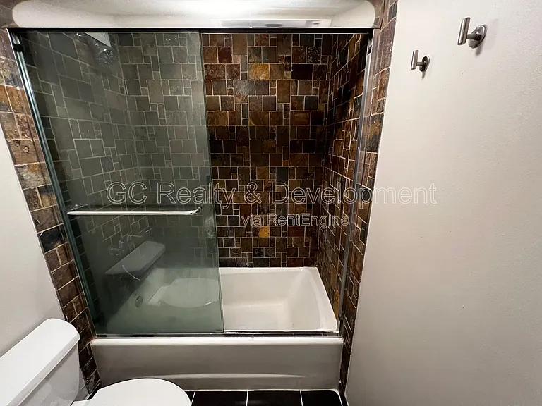 1221 N Dearborn St #P9N — Photo 11