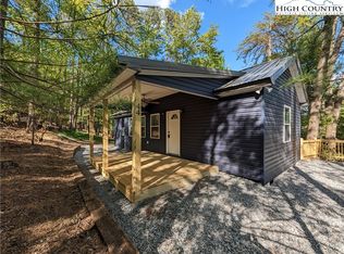 44 Araniska Rd, Glade Valley, NC 28627