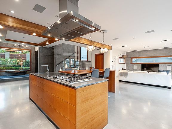 4th image of 7317 Barnet Rd