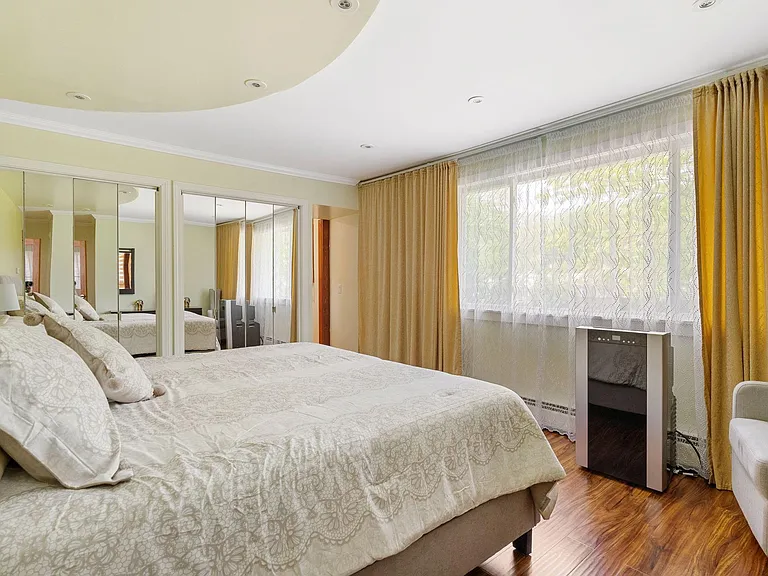 Laurene Dr — Photo 26
