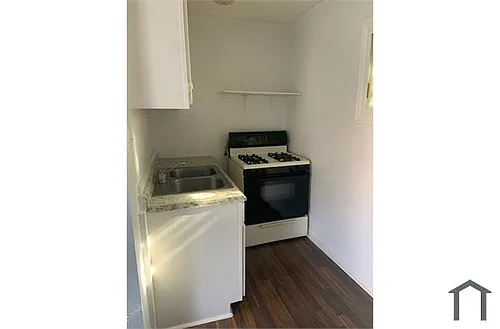 267 N San Joaquin Ave #3 Photo 1