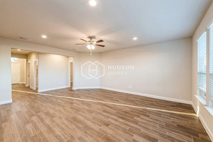 3 bed, 2.0 bath, 1676 sqft, $2,340 — Photo 4