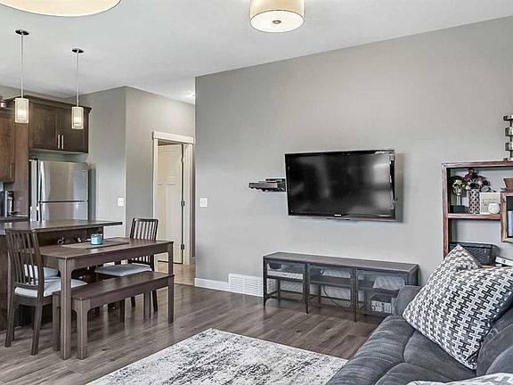 5th image of 652 W Skyview Ranch Grv NE