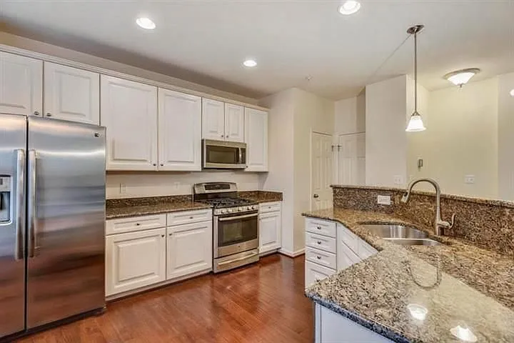 42243 Canary Grass Sq — Photo 3