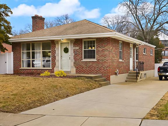 3rd image of 1086 E Linden Ave