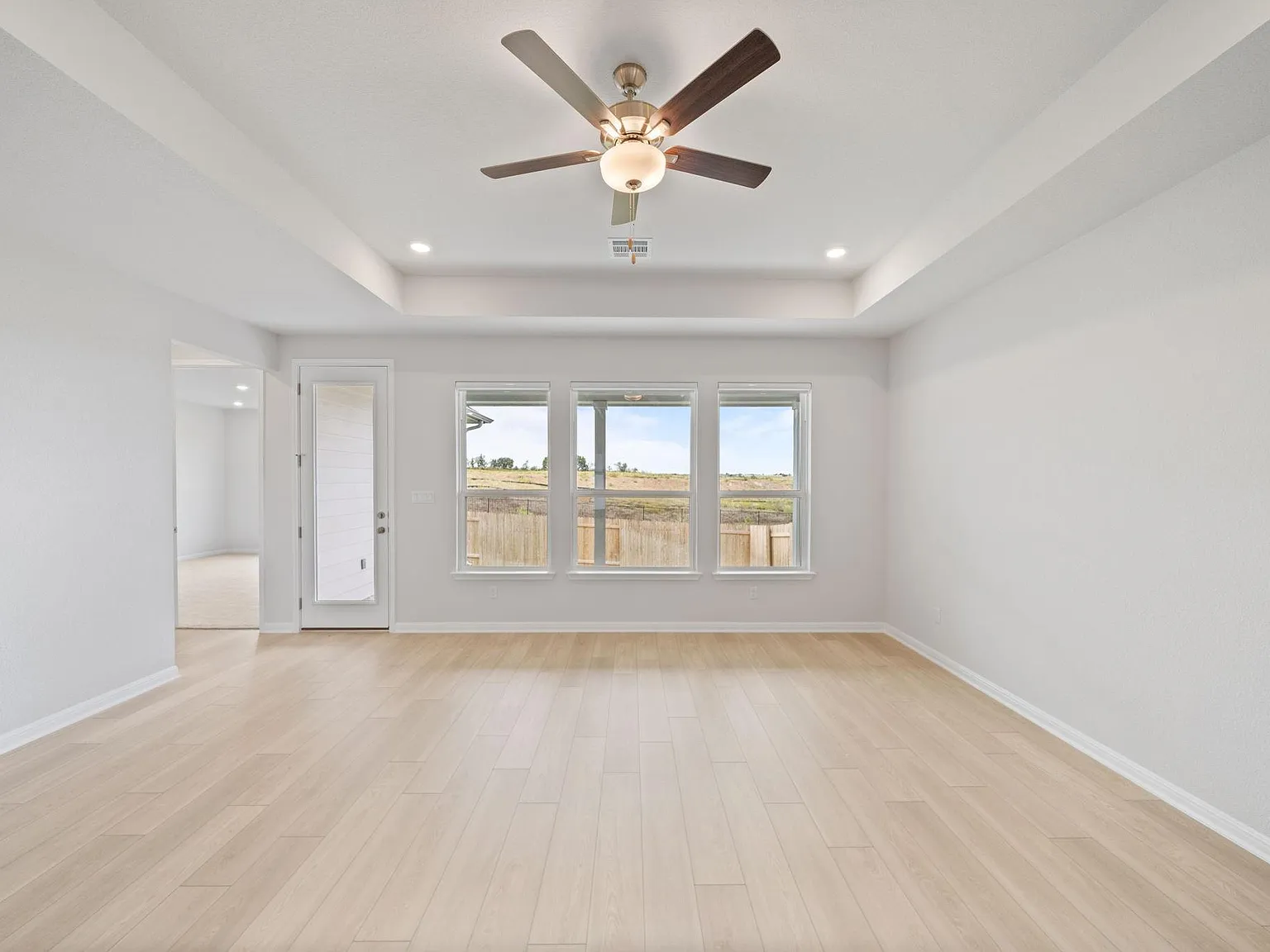 3 bed, 2.0 bath, 1814 sqft, $2,400 — Photo 4