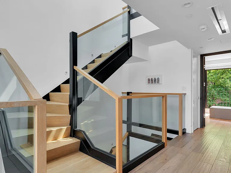 440 W 20th St #2 — Photo 19