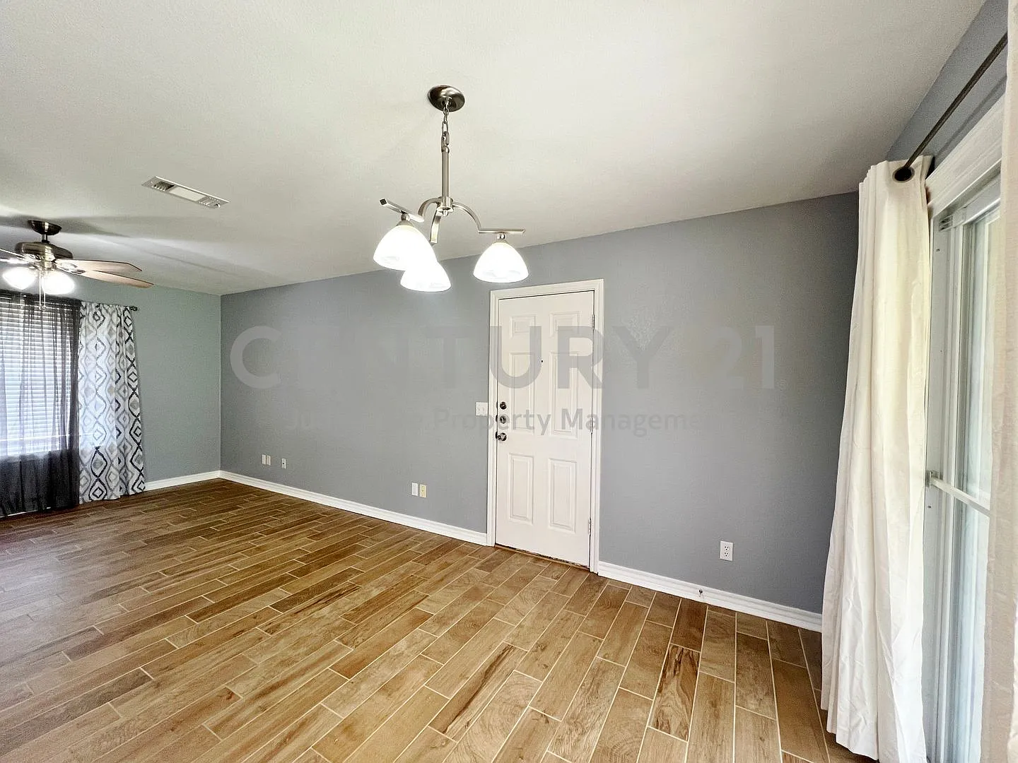 Great 2/2 in The Heart of Boyd For Rent! — Photo 4