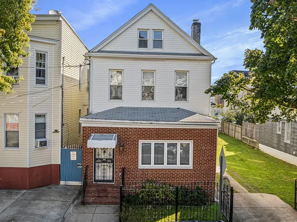 8825 76th St, Woodhaven, NY 11421