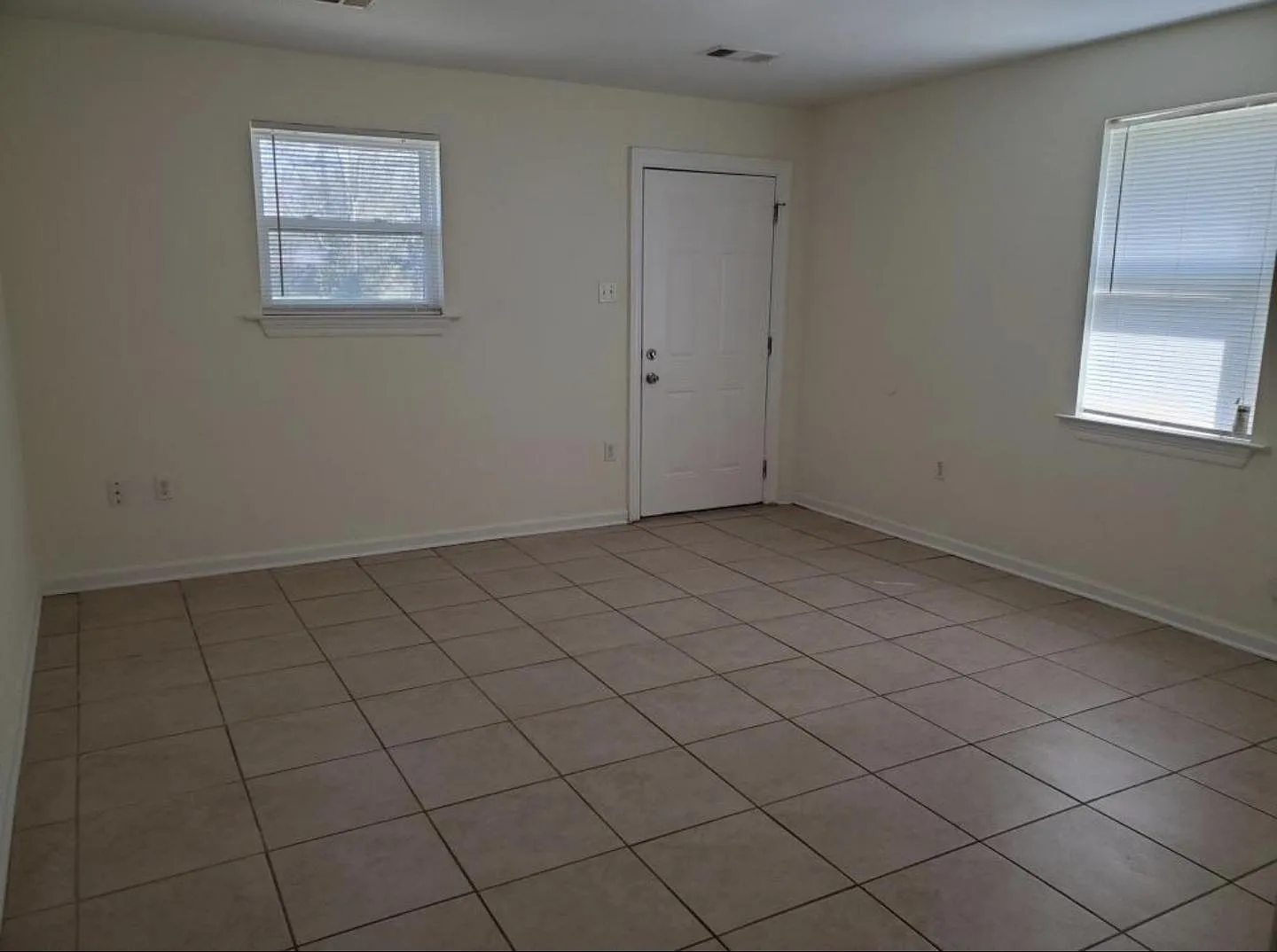 3 bed, 1390 sqft, $1,600 — Photo 3