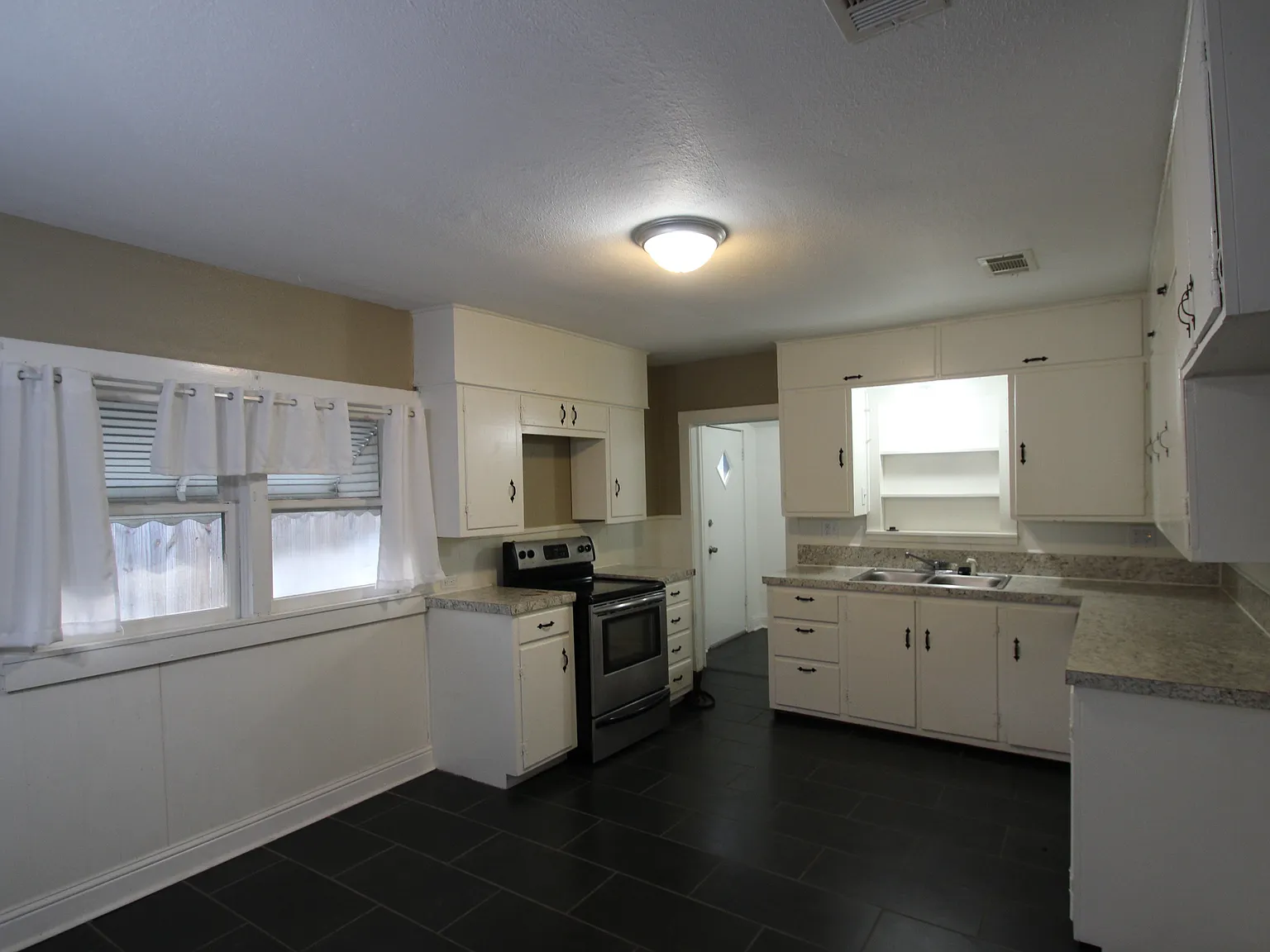 2 bed, 1008 sqft, $1,450 — Photo 3