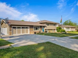 614 SE 10th St, Ankeny, IA 50021