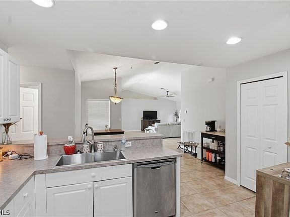 5th image of 46 NW 1st Way
