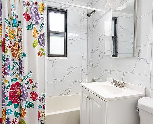 4th image of 400 W 58th St APT 3C
