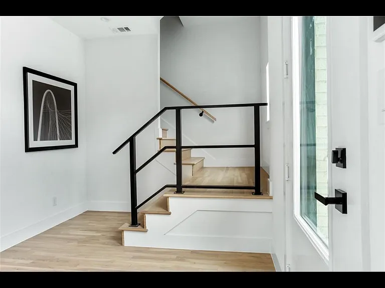 2633 Reagan St #203 — Photo 35
